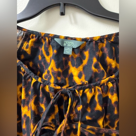 Leopard Print Women's Top - Picture 2 of 5